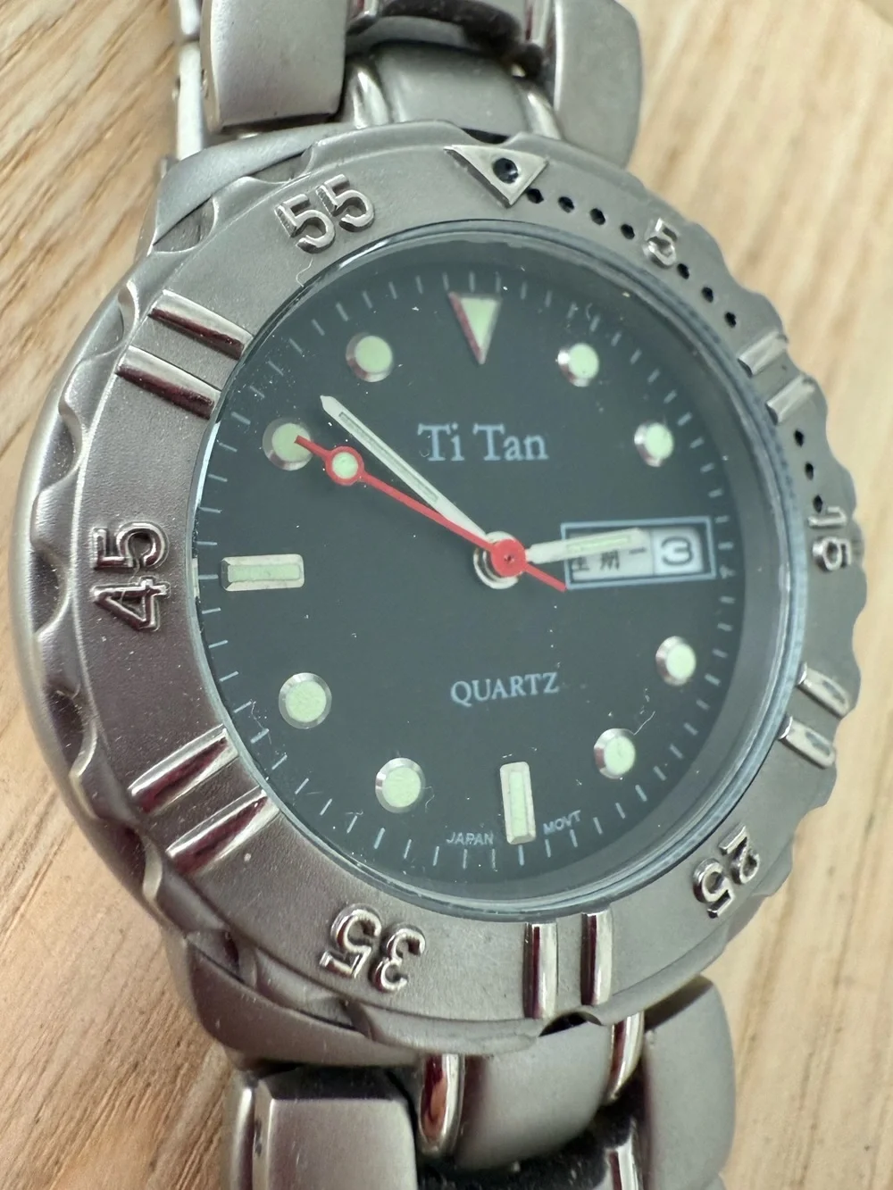 titanium men’s casual watch NEW BATTERY
